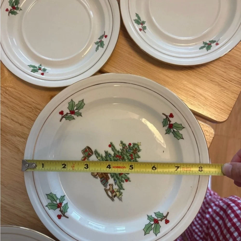 Holiday Hostess Dinnerware
